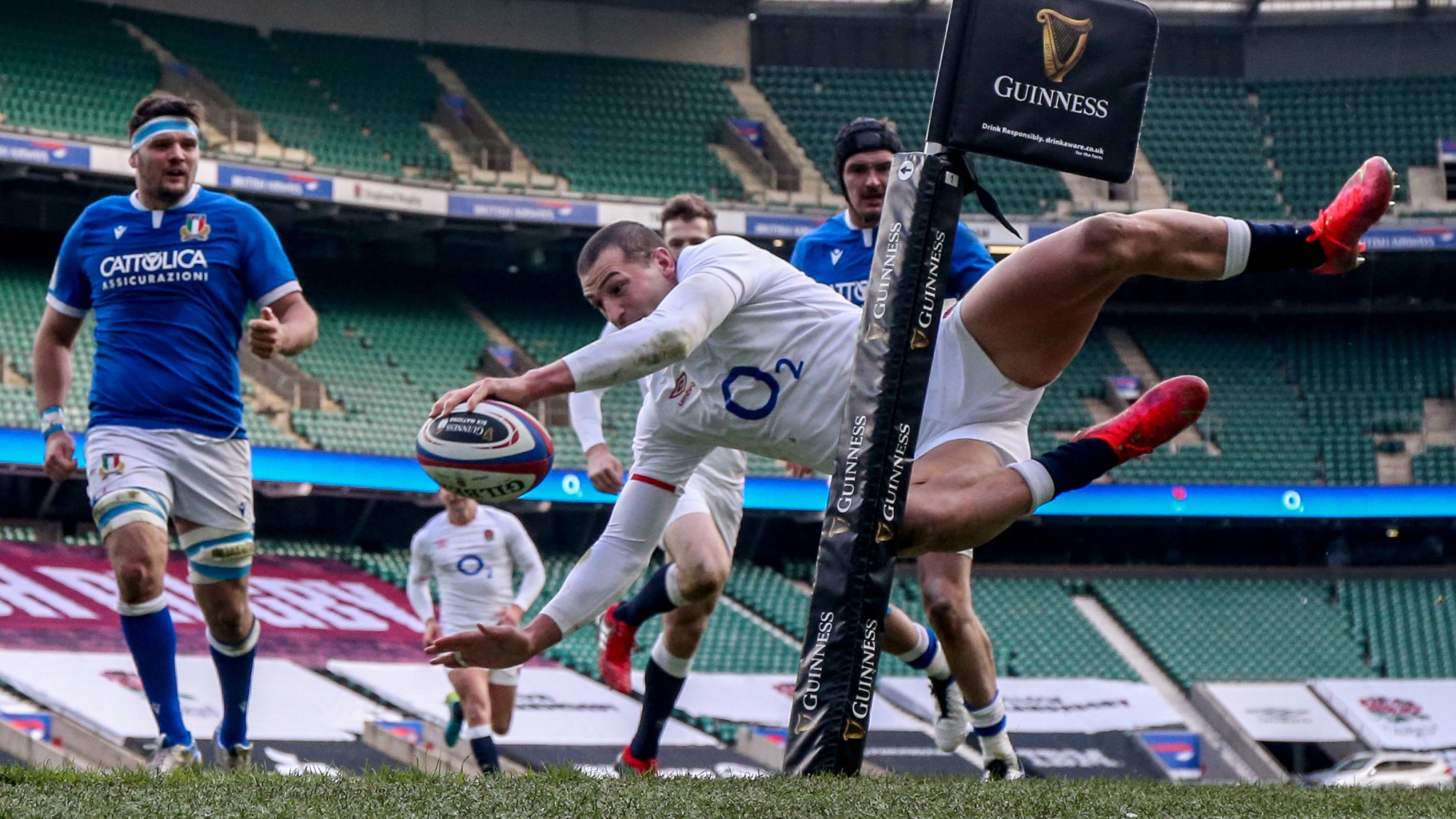 Six Nations Rugby | Six-try England bounce back with victory over Italy