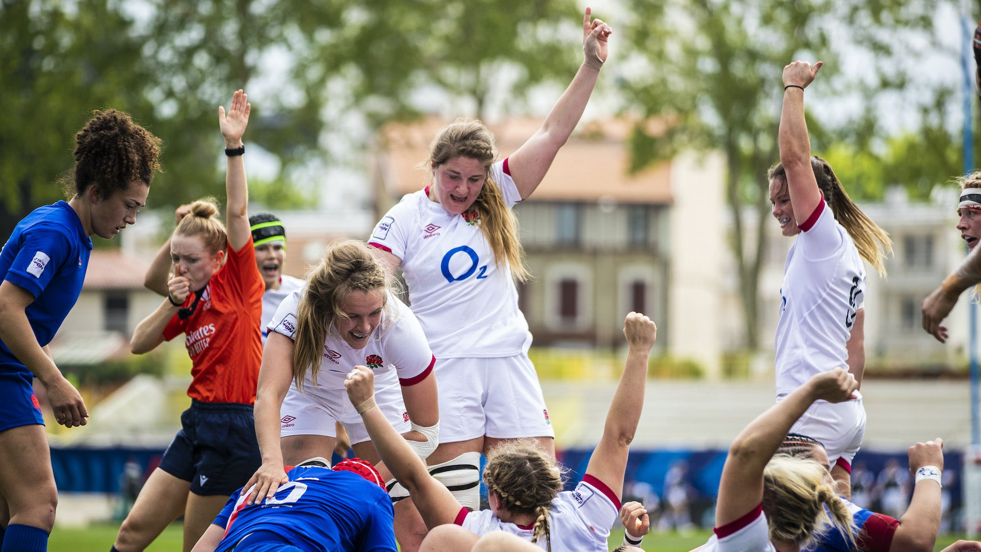 England celebrate scoring a try 30/4/2022