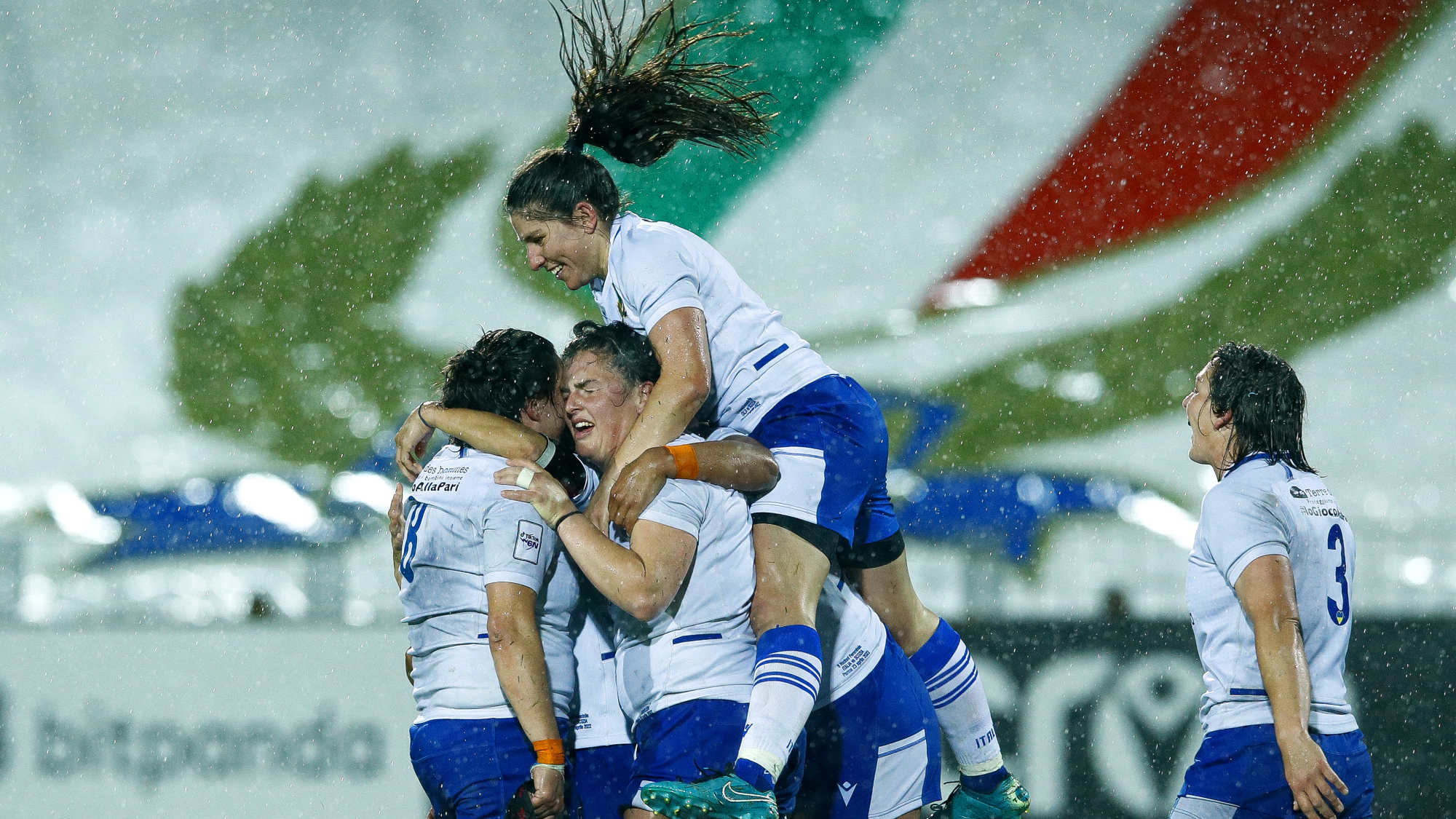 Italy celebrate Scotland